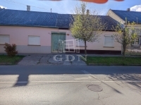 Eladó házrész Baja, 76m2