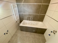 Vác Üzlethelyiség 3