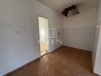 Bana Üzlethelyiség 4