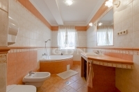 Kerepes 家庭别墅 10