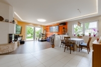 Vecsés Family House 1