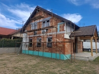 Taksony Ikerház 1