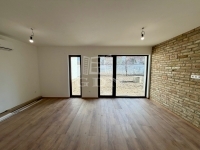 Vác Lakás (téglaépítésű) 1